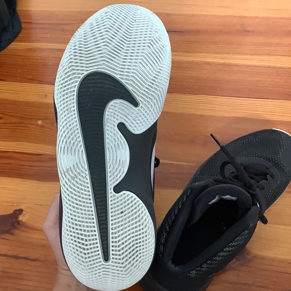 mens basketball shoes - Picture 5 of 5